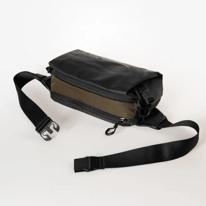 New Aunts & Uncles Ishikari RE Hipbag black