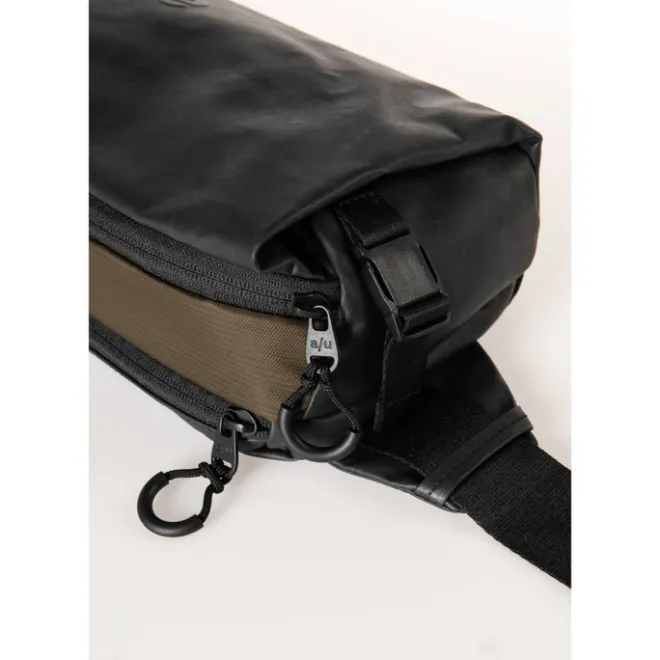 New Aunts & Uncles Ishikari RE Hipbag black