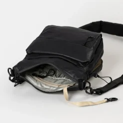 Best Aunts & Uncles Yura Shoulderbag black