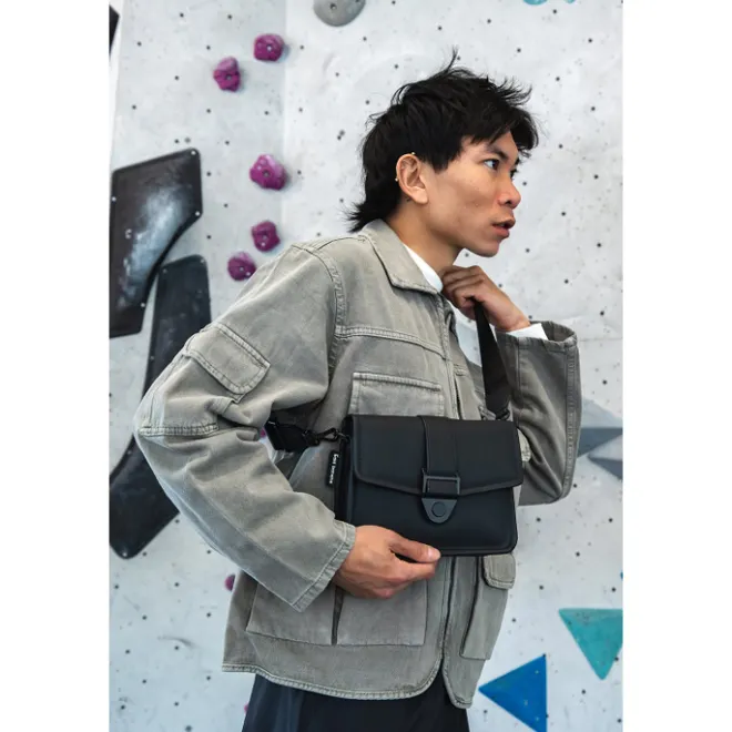 Hot Bold Banana Beyond Bold Crossbody obsidian
