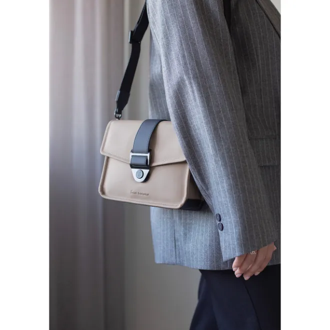 Discount Bold Banana Beyond Bold Crossbody dark taupe-black