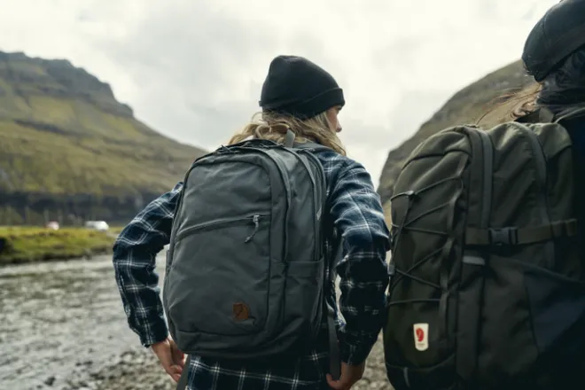 Clearance Fjallraven Raven 28 deep patina