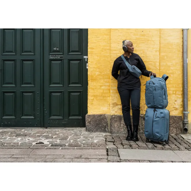 Sale Thule Aion Carryon Spinner 55 dark slate