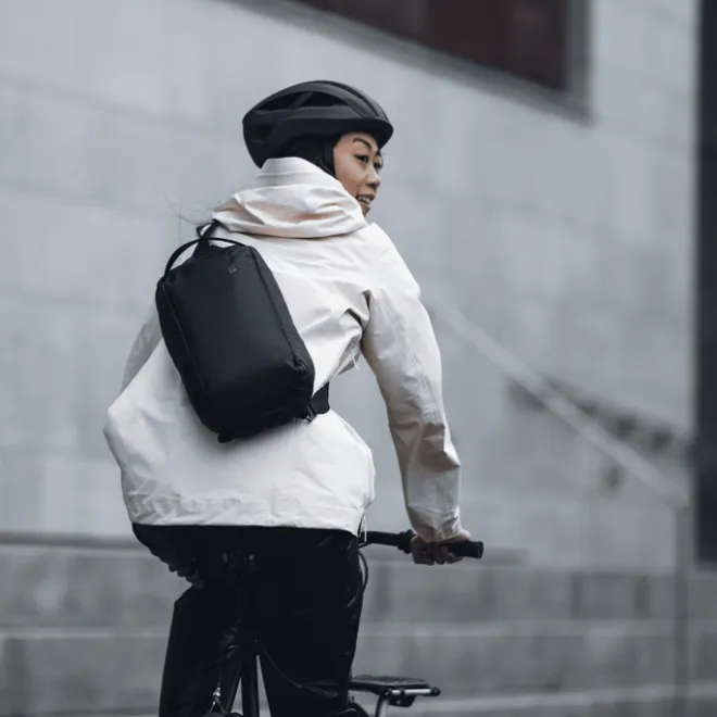 Clearance Thule Tact Sling 8L black