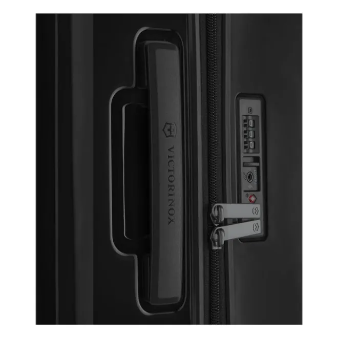 New Victorinox Airox Medium Hardside Case black