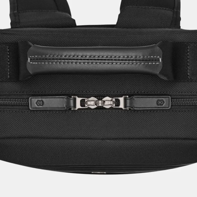 Outlet Victorinox Mythic Compact Backpack black